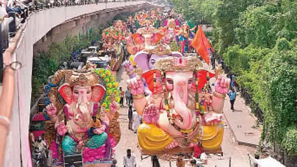Hyderabad: బై బై గణేశా... గంగమ్మ ఒడికి బొజ్జ గణపయ్యలు.. హుస్సేన్ సాగర్ చుట్టూ 3వేల మంది పహారా