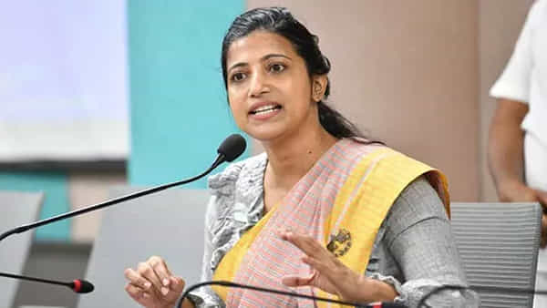 Hyderabad: హైదరాబాద్లో వాల్ పెయింటింగ్స్ బ్యాన్.. ఆదేశాలు జారీ చేసిన కమిషనర్ ఆమ్రపాలి