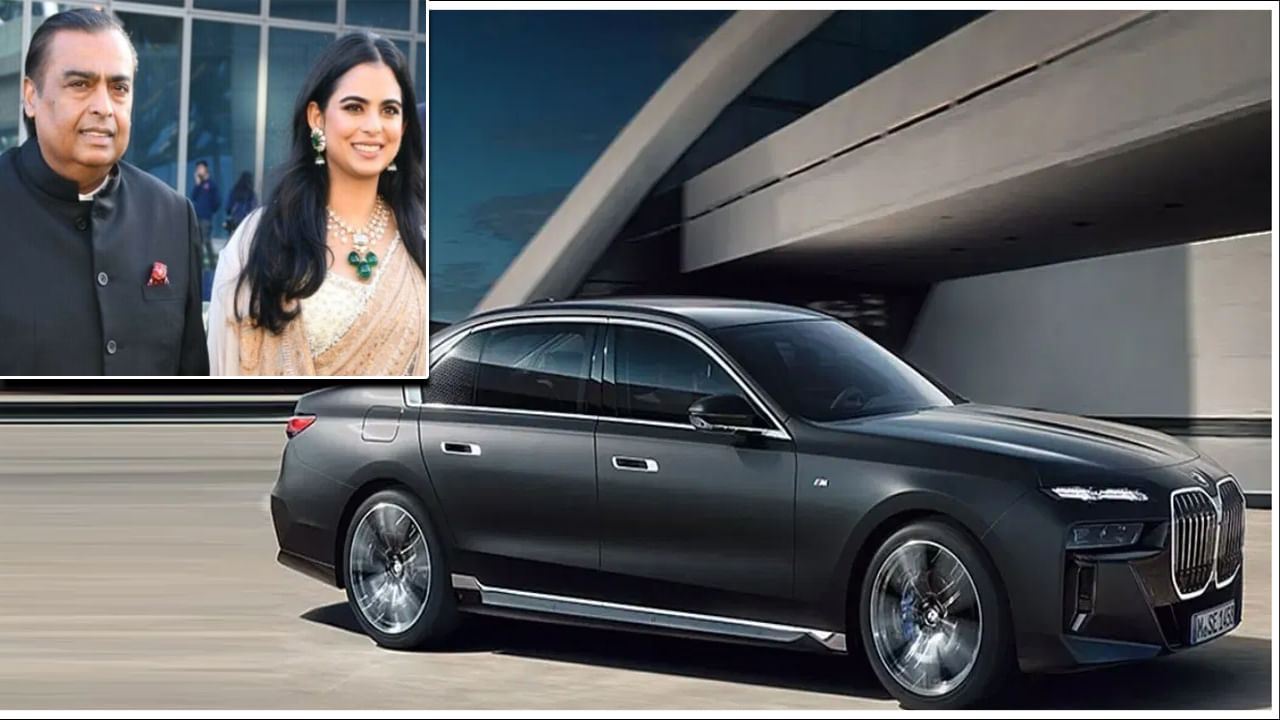 BMW 7-సిరీస్: విలాసవంతమైన కార్లలో BMW కారు అత్యంత ఇష్టపడేది. BMW 7-సిరీస్ ఎక్స్-షోరూమ్ ధర రూ. 1.82 కోట్ల నుండి 1.84 కోట్ల మధ్య ఉంటుంది. ఇందులో మీరు 3.0-లీటర్ పెట్రోల్, డీజిల్ ఇంజన్ ఎంపికలు ఉంటాయి. మొదటిది 376bhp, 520 Nm గరిష్ట టార్క్‌ను ఉత్పత్తి చేస్తుంది. మరొకటి 281bhp, 650Nm టార్క్‌ను ఉత్పత్తి చేస్తుంది.