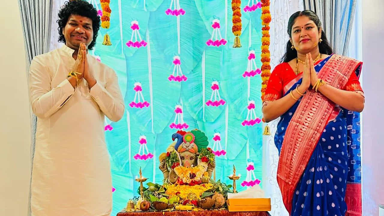 ఈ సందర్భంగా అందరూ సంప్రదాయ దుస్తులు ధరించి వినాయకుడికి ఘనంగా పూజలు నిర్వహించారు. ఇందుకు సంబంధించిన ఫొటోలను సోషల్ మీడియాలో షేర్ చేశాడు అవినాశ్