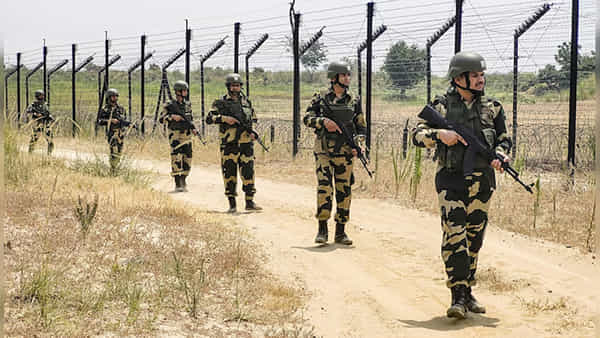 Jammu Kashmir: జమ్మూకశ్మీర్ నౌషెరాలో చొరబాటుకు యత్నించిన ఇద్దరు ఉగ్రవాదులు హతం.. భారీగా మందు సామగ్రి స్వాధీనం