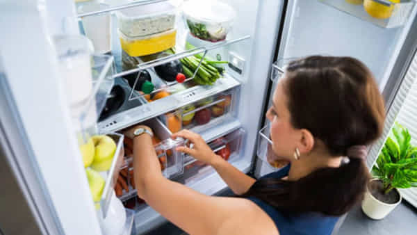 Kitchen Hacks: ప్రిడ్జ్లో పొరపాటున కూడా ఈ వస్తువులు పెట్టొద్దు.. ఆరోగ్యానికి హానికరం..