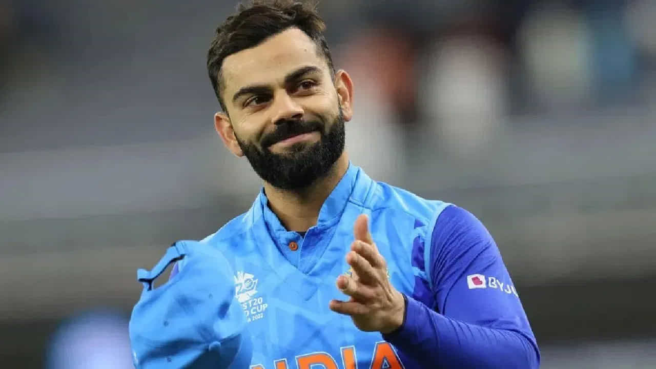 1- విరాట్ కోహ్లీ: ఊహించినట్లుగానే, కేఎల్ రాహుల్ టీమిండియా మాజీ కెప్టెన్ విరాట్ కోహ్లీని ప్రపంచంలోని టాప్-1 బ్యాట్స్మెన్గా పేర్కొన్నాడు.