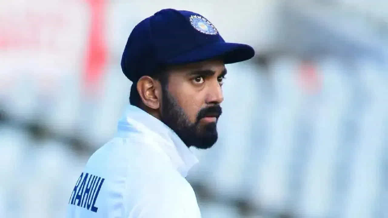 ప్రస్తుతం భారత టెస్టు జట్టులో ఉన్న కేఎల్ రాహుల్ బంగ్లాదేశ్తో చెన్నై వేదికగా జరగనున్న తొలి మ్యాచ్లో ఆడనున్నాడు. సెప్టెంబర్ 19న బంగ్లాదేశ్తో జరిగే తొలి టెస్టు మ్యాచ్లో కేఎల్ఆర్ ఆడడం ఖాయం. ఎందుకంటే ఈ సిరీస్కు ఎంపికైన సర్ఫరాజ్ ఖాన్ను దులీప్ ట్రోఫీలో కొనసాగించాలని సూచించాడు. తద్వారా బంగ్లాదేశ్తో జరిగే తొలి టెస్టు మ్యాచ్లో కేఎల్ రాహుల్ ప్లేయింగ్ ఎలెవన్లో భాగం కానున్నాడు.