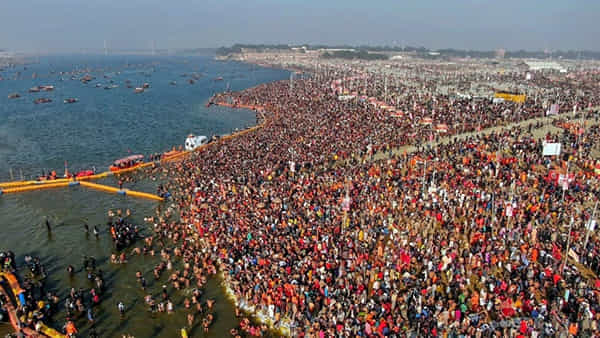 Kumbh Mela 2025: జనవరిలో అతిపెద్ద మహా కుంభమేళా.. కేంద్ర రైల్వే శాఖ కీలక నిర్ణయం! ఏకంగా 992 ప్రత్యేక రైళ్లు ఏర్పాటు