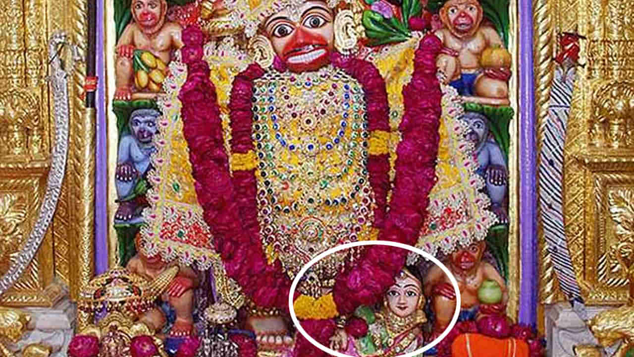 Hanuman Temple: శని దోషం ఉన్నవారికి ఈ ఆలయంలో పూజలు అత్యంత శ్రేష్టం.. స్త్రీ రూపంలో శనీశ్వరుడు..