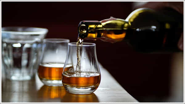 Whiskey: మన దేశంలో ఈ విస్కీకి భారీ డిమాండ్.. దిగుమతిలో అమెరికా, చైనాలను వెనక్కి నెట్టేసిన భారత్!