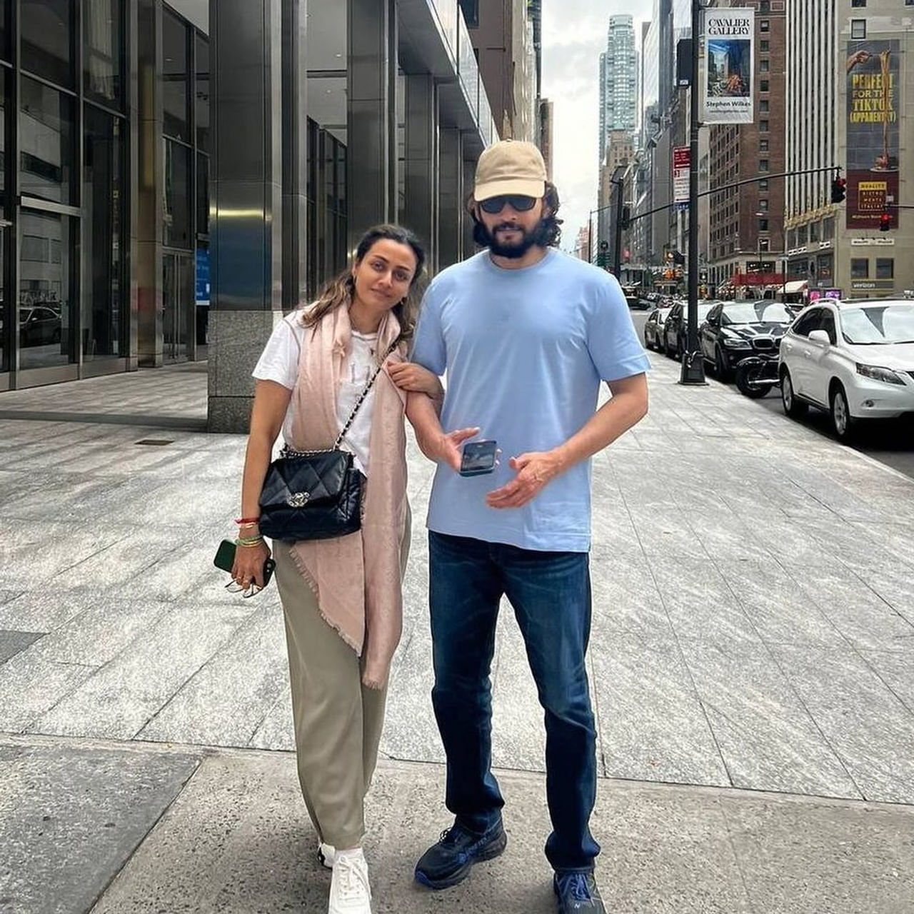 సాధారణంగా సినిమాలు సెట్స్‌పై లేకపోతే.. ఎంత పెద్ద హీరో అయినా సోషల్ మీడియాలో ట్రెండింగ్‌లో ఉండటం కష్టమైపోతుంది. కానీ మహేష్ బాబు లెక్కలు మాత్రం మరోలా ఉంటాయి. సినిమా చేసినా.. చేయకపోయినా ఎప్పుడూ ట్రెండింగ్‌లోనే ఉంటారు సూపర్ స్టార్. తాజాగా మరోసారి నేషనల్ వైడ్ హాట్ టాపిక్ అయ్యారు మహేష్. ఎందుకో తెలుసా..? చూసేయండి మరీ.. 