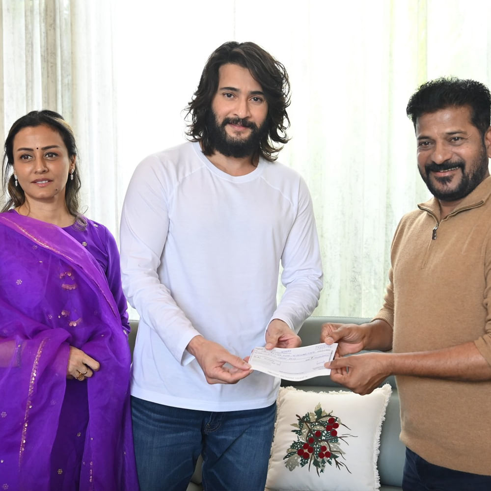 SSMB29 మేనియా ఇప్పుడే ఇలా ఉంటే.. రేపు సినిమా మొదలయ్యాక, అఫీషియల్ లుక్ వచ్చాక ఎలా ఉంటుందో ఊహించుకోవడం కష్టమే. రాజమౌళి సినిమా ప్రీ ప్రొడక్షన్ వర్క్ చివరికి వచ్చేసింది. అన్నీ కుదిర్తే సంక్రాంతి తర్వాత గుడ్ న్యూస్ చెప్పనున్నారు జక్కన్న అండ్ టీం. మ్యాటర్ ఏదైనా.. జస్ట్ తన లుక్స్‌తోనే సోషల్ మీడియాను మడతపెట్టేస్తున్నారు మహేష్ బాబు. 