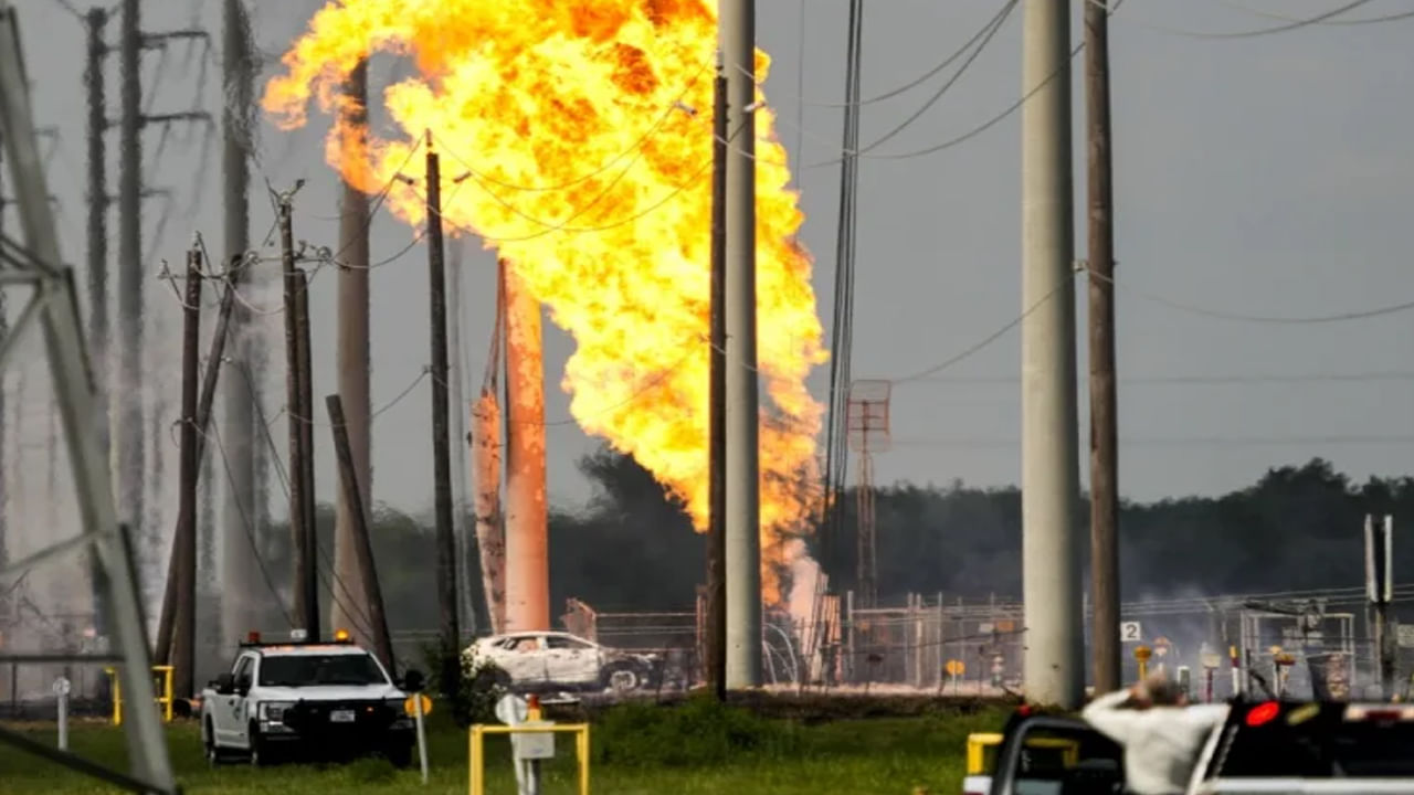Pipeline Fire: వామ్మో.. పైప్ లైన్ పగిలి ఎగసిపడుతున్న మంటలు.. షాకింగ్ వీడియో వైరల్..ఎక్కడంటే..