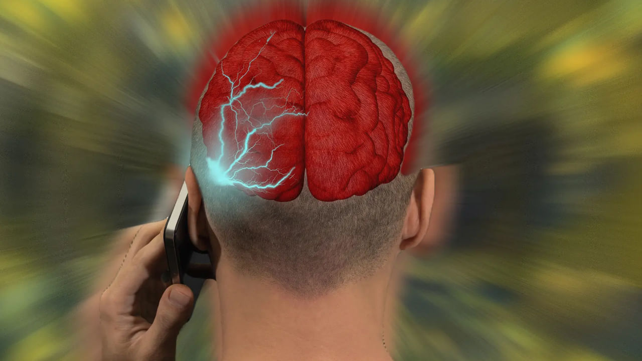 MobilePhone: మొబైల్ వాడితే బ్రెయిన్ క్యాన్సర్.. ఇందులో అసలు నిజమెంత.. MobilePhone: మొబైల్ వాడితే బ్రెయిన్ క్యాన్సర్.. ఇందులో అసలు నిజమెంత..