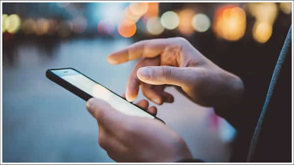 Mobile: పొరపాటున మొబైల్లో ఈ పని చేయకండి.. యమ డేంజర్.. జైలు శిక్ష తప్పదు!