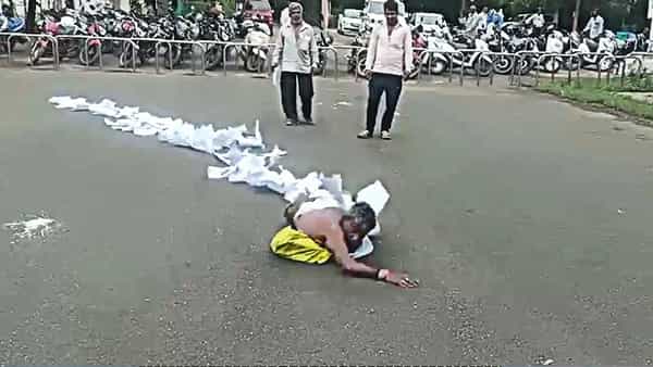 ఇదేంట్రా సామీ..! ఫిర్యాదు కాగితాల దండతో కలెక్టర్ కార్యాలయంలో పొర్లు దండాలు..!