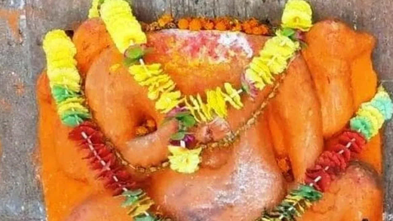 భారతదేశంలో అనేక పురాతన, పవిత్రమైన గణేశ దేవాలయాలు ఉన్నాయి. వినాయక చవితి రోజున వినాయక గుడికి వెళ్లే వారు ఎక్కువ. అయితే అతి తక్కువ మందికి మాత్రమే తల లేని గణేశుడి విగ్రహం గురించి తెలుసు..