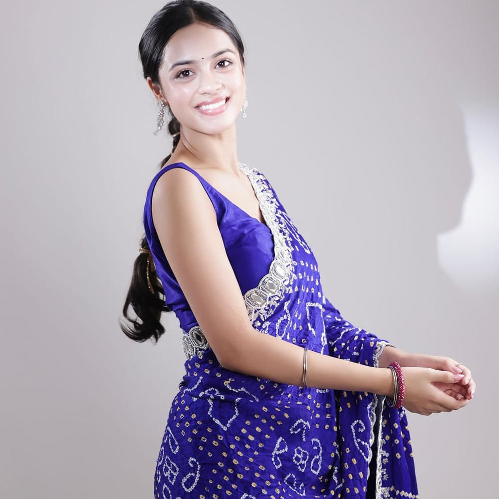 లాపతా లేడీస్ చిత్రంలో ఫూల్ కుమారి పాత్రలో కనిపించిన అమ్మాయి నితాన్సీ గోయల్. అమీర్ ఖాన్ మాజీ భార్య కిరణ్ రావు తెరకెక్కించిన ఈ మూవీలో అందం, అమాయకత్వం, అద్భుతమైన నటనతో కోట్లాది ప్రజల హృదయాలను కొల్లగొట్టింది నితాన్సీ గోయల్. 