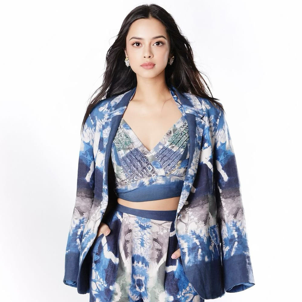 లాపతా లేడీస్ చిత్రంలో ప్రధాన పాత్రలో కనిపించింది నితాన్సి. ఈ మూవీ తర్వాత మైదాన్ చిత్రంలో కనిపించింది. ప్ర్సుతతం నితాన్సీ సోషల్ మీడియాలో చాలా యాక్టివ్ గా ఉంటుంది. తాజాగా ఈ బ్యూటీ నటించిన లాపతా లేడీస్ మూవీ ఆస్కార్ బరిలో నిలిచింది. 