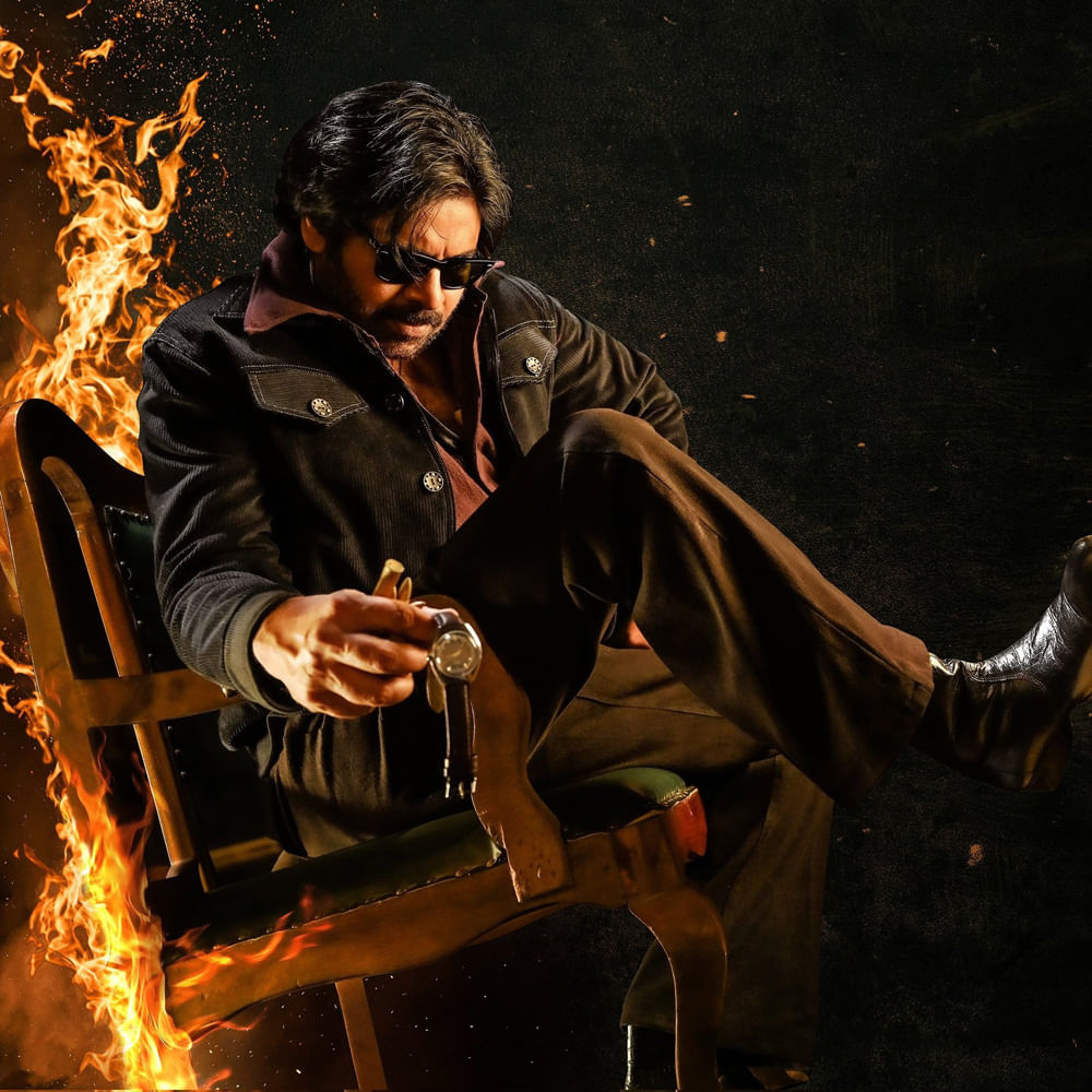 పవన్ అభిమానులు ఎప్పట్నుంచో వేచి చూస్తున్న రోజు రానే వచ్చింది. దాదాపు ఏడాది తర్వాత మొహానికి రంగేసుకున్నారు పవర్ స్టార్. అప్పుడెప్పుడో ఎన్నికలకు ముందు సినిమాలకు దూరమైన పవన్..