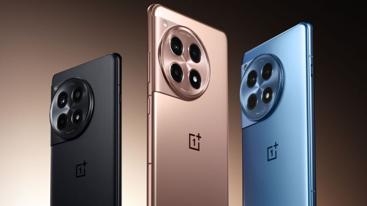 OnePlus 12R 5G: అమెజాన్‌ సేల్‌లో లభిస్తోన్న మరో బెస్ట్‌ డీల్స్‌లో వన్‌ప్లస్ 12ఆర్‌ ఒకటి. ఈ ఫోన్‌ అసలు ధర రూ. 42,999కాగా సేల్‌లో భాగంగా రూ. 37,999కి సొంతం చేసుకోవచ్చు. ఫీచర్ల విషయానికొస్తే ఈ ఫోన్‌లో స్నాప్‌డ్రాగన్‌ 8 జెన్‌ 2 ఎస్‌ఓసీ ప్రాసెసర్‌ను అందించారు. 100 వాట్స్ సూపర్‌ వూక్‌ ఫాస్ట్‌ ఛార్జింగ్‌కు సపోర్ట్‌ చేసే 5500 ఎమ్‌ఏహెచ్‌ బ్యాటరీని అందించారు. 