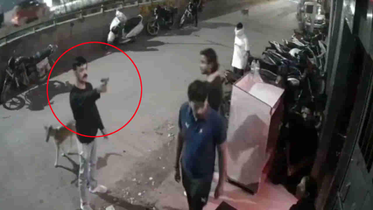 Viral Video: నైట్‌ క్లబ్‌పై తుపాకులతో దుండగుల దాడి.. బౌన్సర్లను బెదిరించి లోనికెళ్లారు! కానీ.. ఊహించని ట్విస్ట్