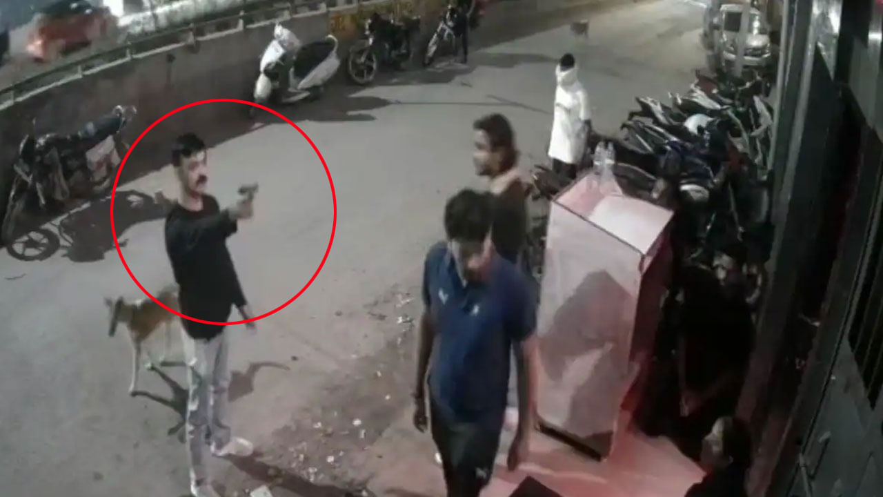 Viral Video: నైట్‌ క్లబ్‌పై తుపాకులతో దుండగుల దాడి.. బౌన్సర్లను బెదిరించి లోనికెళ్లారు! కానీ.. ఊహించని ట్విస్ట్