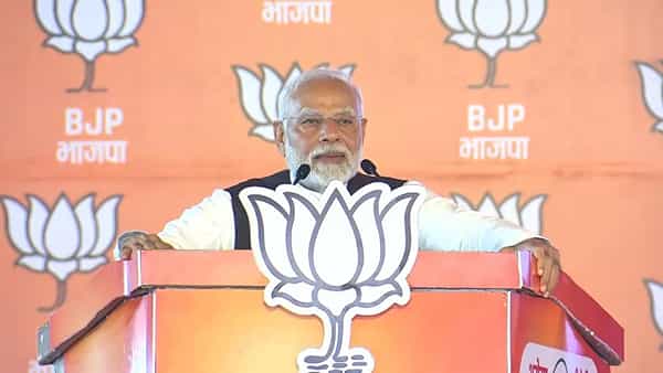 PM Modi: టెర్రరిస్టులు ఎక్కడ నక్కినా.. సర్జికల్ స్ట్రైక్స్ చేస్తాం.. జమ్మూలో ప్రధాని మోదీ