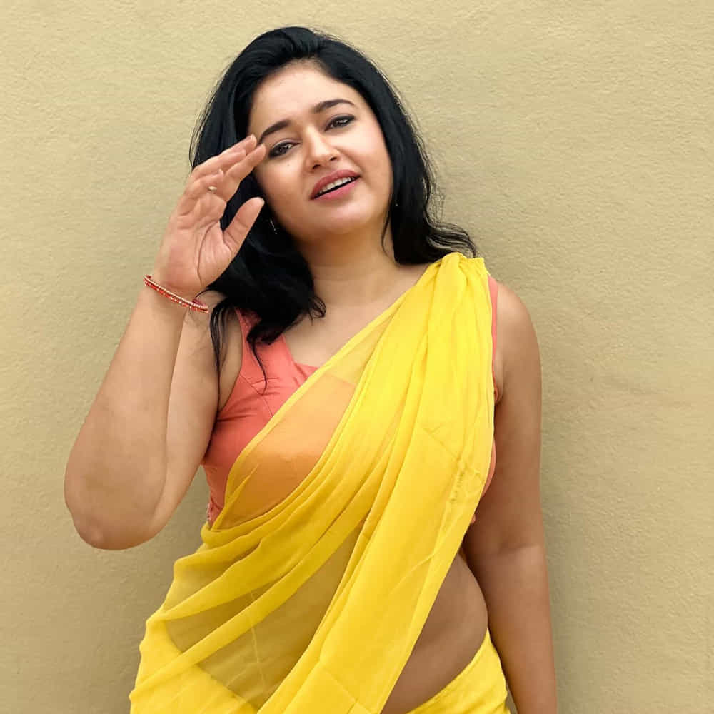 'మొదటి సినిమా' మూవీ లో చాలా క్యూట్ గా అందంగా కనిపించింది పూనమ్ బజ్వా. ఆ తరువాత ప్రేమంటే ఇంతే, నాగార్జున హీరో గా నటించిన బాస్, వేడుక, పరుగు వంటి మొదలగు సినిమాల్లో కనిపించి తన నటనతో అందరిని మెప్పించింది.