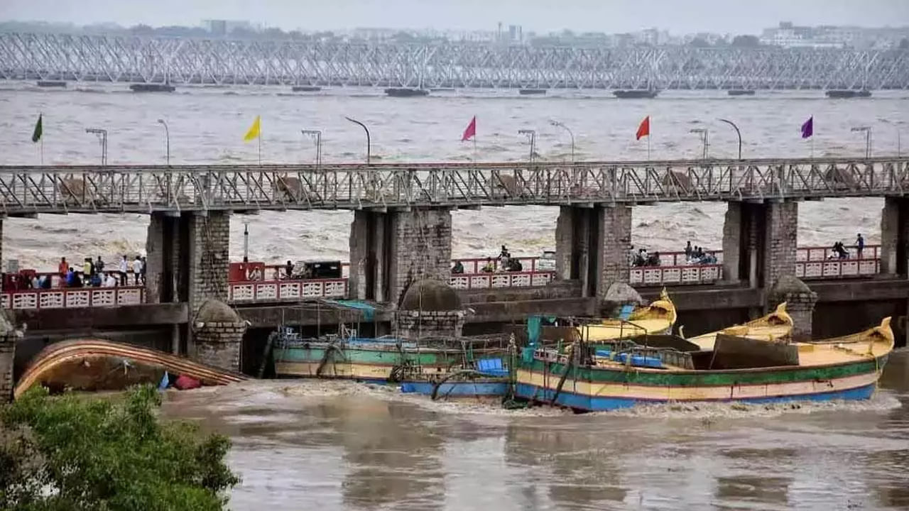 Prakasam barrage Boats: మూడు ప్లాన్‌లు ఫెయిల్‌... తెరపైకి మరో థాట్..