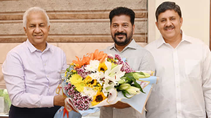 సీఎంఆర్ఎఫ్కు భారీ విరాళం ఇచ్చిన రిలయన్స్ ఫౌండేషన్ సీఎంఆర్ఎఫ్కు భారీ విరాళం ఇచ్చిన రిలయన్స్ ఫౌండేషన్