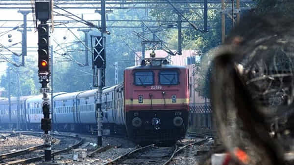 RRB Technician Jobs: రైల్వే శాఖలో 14,298 టెక్నీషియన్ పోస్టులు.. ఆన్లైన్ దరఖాస్తులకు మళ్లీ ఛాన్స్!