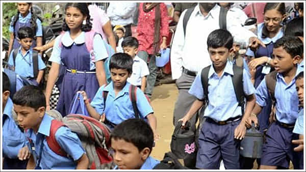 School Holidays: విద్యార్థులకు పండగే.. విద్యాసంస్థలకు వరుస సెలవులు