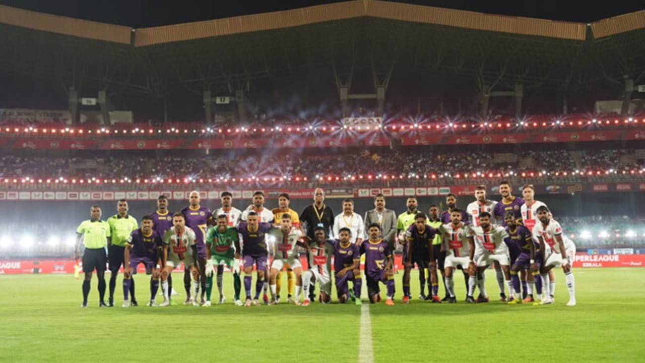 Super League Kerala: సరికొత్త ఫుట్బాల్ చరిత్రకు సిద్ధమైన భారత్.. ఘనంగా మొదలైన సూపర్ లీగ్ కేరళ.. Super League Kerala: సరికొత్త ఫుట్బాల్ చరిత్రకు సిద్ధమైన భారత్.. ఘనంగా మొదలైన సూపర్ లీగ్ కేరళ..