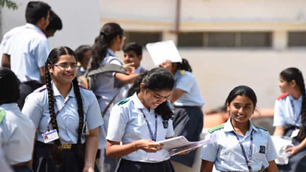 TG School Exams: పాఠశాల విద్యార్ధులకు అలర్ట్.. దసరా సెలవుల తర్వాతే ఎస్ఏ 1 పరీక్షలు! పూర్తి టైం టేబుల్ ఇదే
