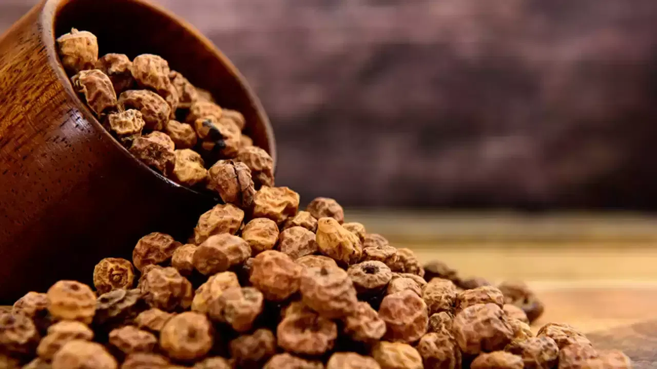 ఈ నట్స్ తినడం వల్ల బరువు తగ్గేందుకు సహాయ పడుతుంది. ఇందులో కేలరీలు తక్కువగా ఉంటాయి. ఫైబర్ శాతం ఎక్కువగా ఉంటుంది. దీంతో పొట్ట నిండిన భావన కలిగి ఇతర ఆహారాలు తినలేం.
