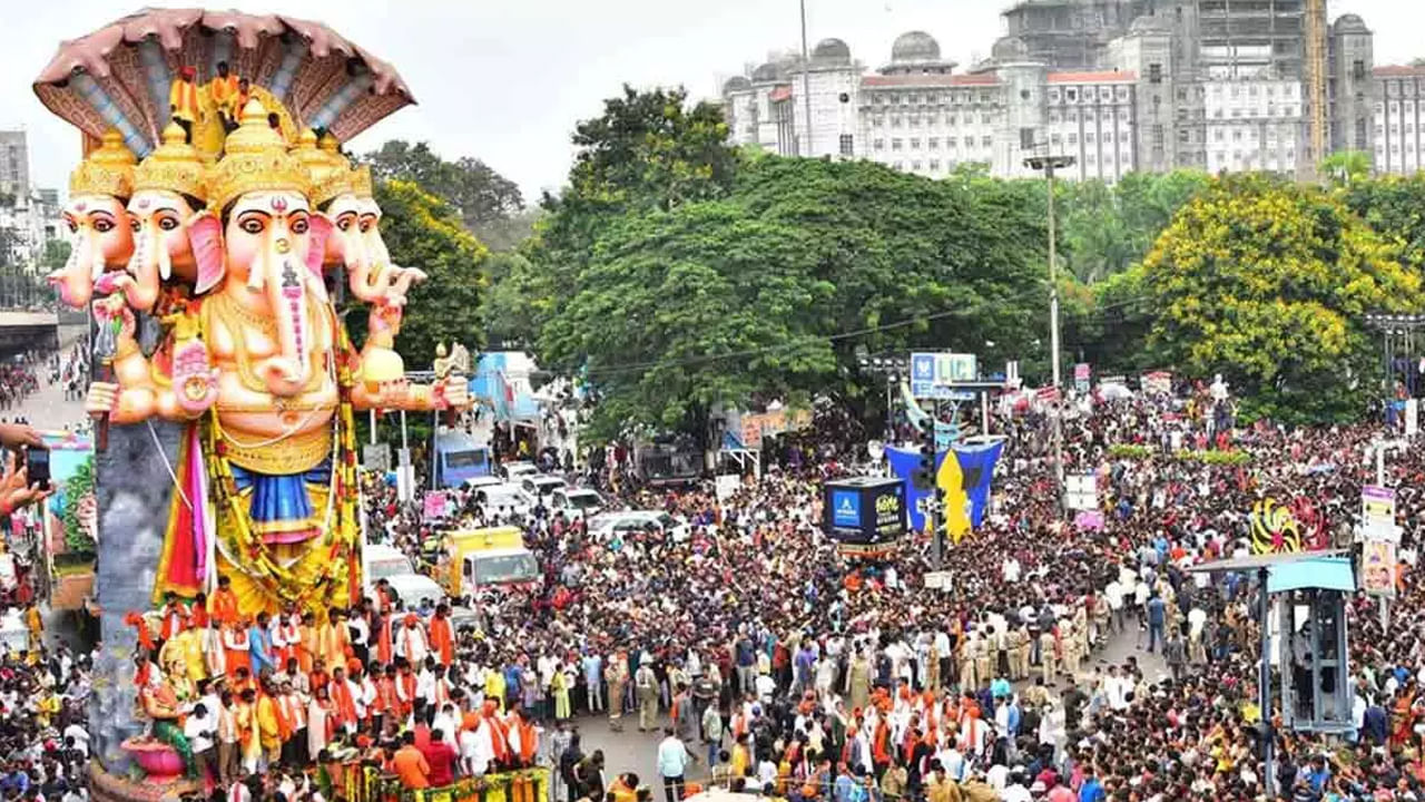  తార్నాక వైపు ఊరేగింపుగా వచ్చే వినాయకుడు  విగ్రహాలు రూట్ విషయానికి వస్తే ఉస్మానియా విశ్వవిద్యాలయం దూర విద్యాకేంద్రం రోడ్డు, అడిక్‌మెట్‌ వైపు వెళ్లి విద్యానగర్‌ మీదుగా ఫీవర్‌ ఆసుపత్రి వద్ద ఊరేగింపు చేరుతుంది.