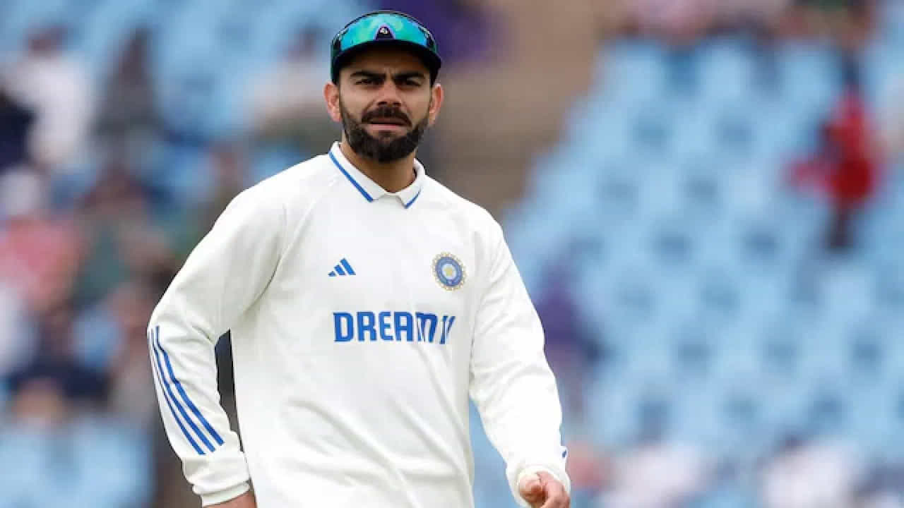 రికార్డ్ హోల్డర్ విరాట్ కోహ్లి మరో ప్రపంచ రికార్డును నెలకొల్పేందుకు దూసుకొస్తున్నాడు. అది కూడా కేవలం 58 పరుగుల దూరంలో ఉన్నాడు. అవును, అంతర్జాతీయ క్రికెట్లో 27 వేల పరుగులు పూర్తి చేసేందుకు విరాట్ కోహ్లీకి 58 పరుగులు మాత్రమే కావాలి. బంగ్లాదేశ్తో టెస్టు సిరీస్లో 58 పరుగులు చేస్తే, కింగ్ కోహ్లి క్రికెట్ చరిత్రలో అత్యంత వేగంగా 27000 పరుగులు పూర్తి చేసిన ప్రపంచ రికార్డుగా రికార్డు సృష్టించాడు.