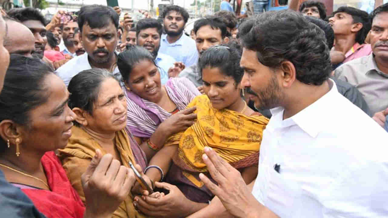 YS Jagan: మృతుల కుటుంబాలకు 25 లక్షల చొప్పున పరిహారం ఇవ్వాలి.. వైసీపీ అధినేత జగన్ కీలక వ్యాఖ్యలు