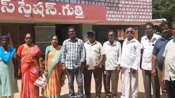 AP News: కాశీ వెళ్లొస్తానని చెప్పి.. చిట్టీల పేరుతో రెండు కోట్లు టోకరా..?