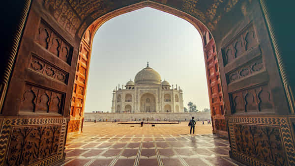 Taj Mahal: తాజ్మహల్ వద్ద పర్యాటకులపై దాడులు..! ఎవరో తెలిస్తే ముక్కున వేలేసుకుంటారు..