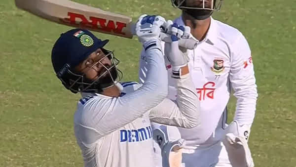 IND vs BAN: కోహ్లీనే కాదు అతని బ్యాట్తోనూ ప్రమాదమే.. ఆకాశ్ దీప్ భారీ సిక్సర్ల వెనక అసలు కహానీ