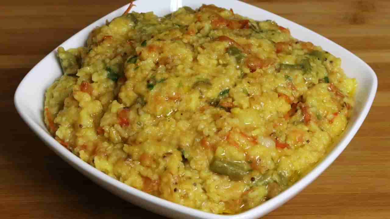 Aloo Khichdi: కేవలం పదే నిమిషాల్లో ఈ కిచిడీ సిద్ధం.. రుచి అదుర్స్..