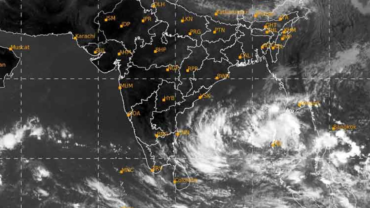 Andhra Rains: ఏపీలో అల్పపీడన ప్రకోపం.. ఈ జిల్లాలకు రెడ్ అలెర్ట్ ...