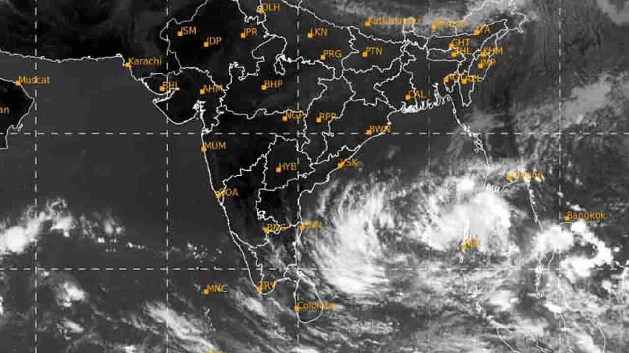 Andhra Rains: ఏపీలో అల్పపీడన ప్రకోపం.. ఈ జిల్లాలకు రెడ్ అలెర్ట్...