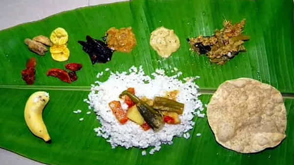 మా వంతు సాయంగా.. నిత్యం100మందికి అన్నం పెడుతున్న ఆదర్శ కుటుంబం.. ఎక్కడో కాదండోయ్..!