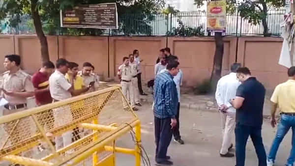 Bomb Threats: పేలుడు ఘటన జరిగి మూడు రోజులు కాకముందే.. సీఆర్పీఎఫ్ పాఠశాలలకు బాంబు బెదిరింపులు