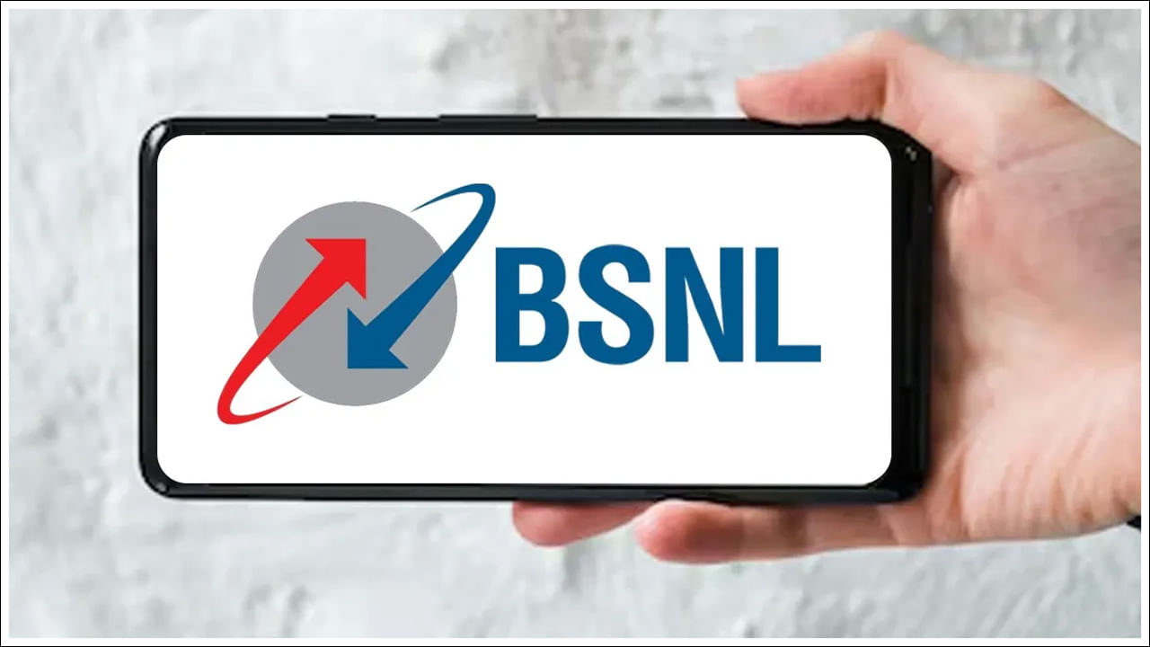 దేశంలో BSNL 4G సేవ అందుబాటులోకి వస్తోంది. కంపెనీ ఇప్పటివరకు 35,000 4G టవర్లను ఏర్పాటు చేసింది. రానున్న రోజుల్లో మరిన్ని టవర్స్‌ను ఏర్పాటు చేసి 4జీ నెట్‌వర్క్‌ను పూర్తి స్థాయిలో అందుబాటులోకి తీసుకురానుంది. అలాగే 5జీ నెట్‌వర్క్‌ను కూడా త్వరగా తీసుకువచ్చే పనులు కూడా వేగంగా కొనసాగుతున్నాయి.