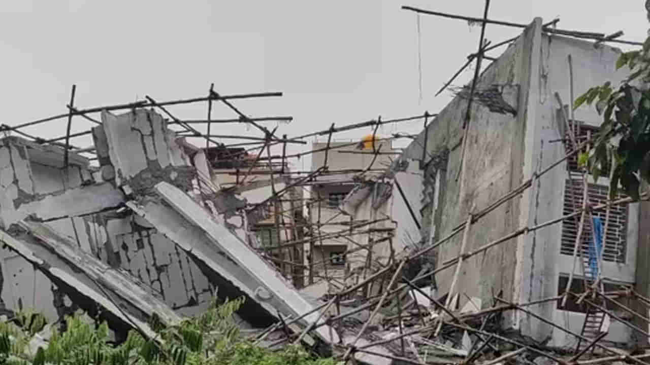 Bengaluru rains: భారీ వర్షాలతో  బెంగళూరు అతలాకుతలం.. భవనం కూలి ముగ్గురు మృతి..