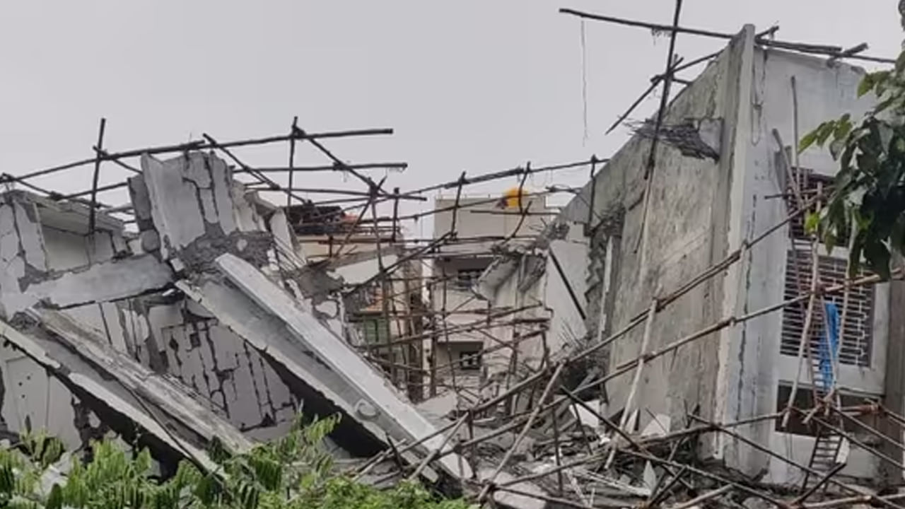 Bengaluru rains: భారీ వర్షాలతో  బెంగళూరు అతలాకుతలం.. భవనం కూలి ముగ్గురు మృతి..