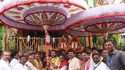 శ్రీవారికి చెన్నై గొడుగులు.. శ్రీ వల్లి పుత్తూరు మాలలు..
