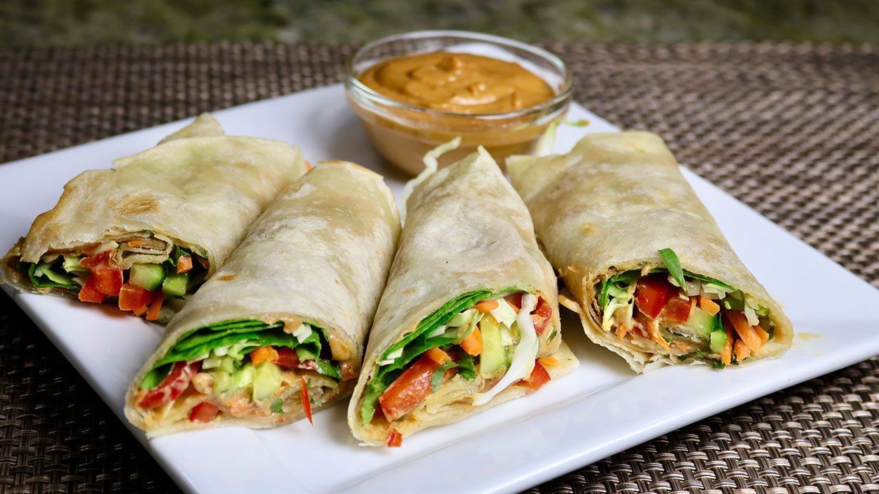 Chapati Roll: చపాతీలు మిగిలిపోతే ఇలా డిఫరెంట్‌గా రోల్స్ చేసేయండి..