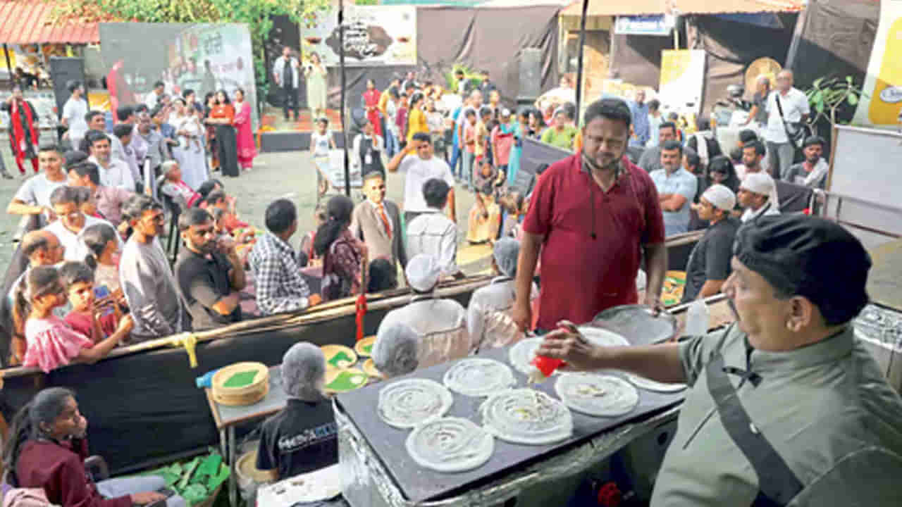 Chef Vishnu Manohar: 10,000 దోసెలు తయారు చేసిన చెఫ్‌ విష్ణుమనోహర్‌.. ఒకేసారి రెండు రికార్డ్‌లు..!